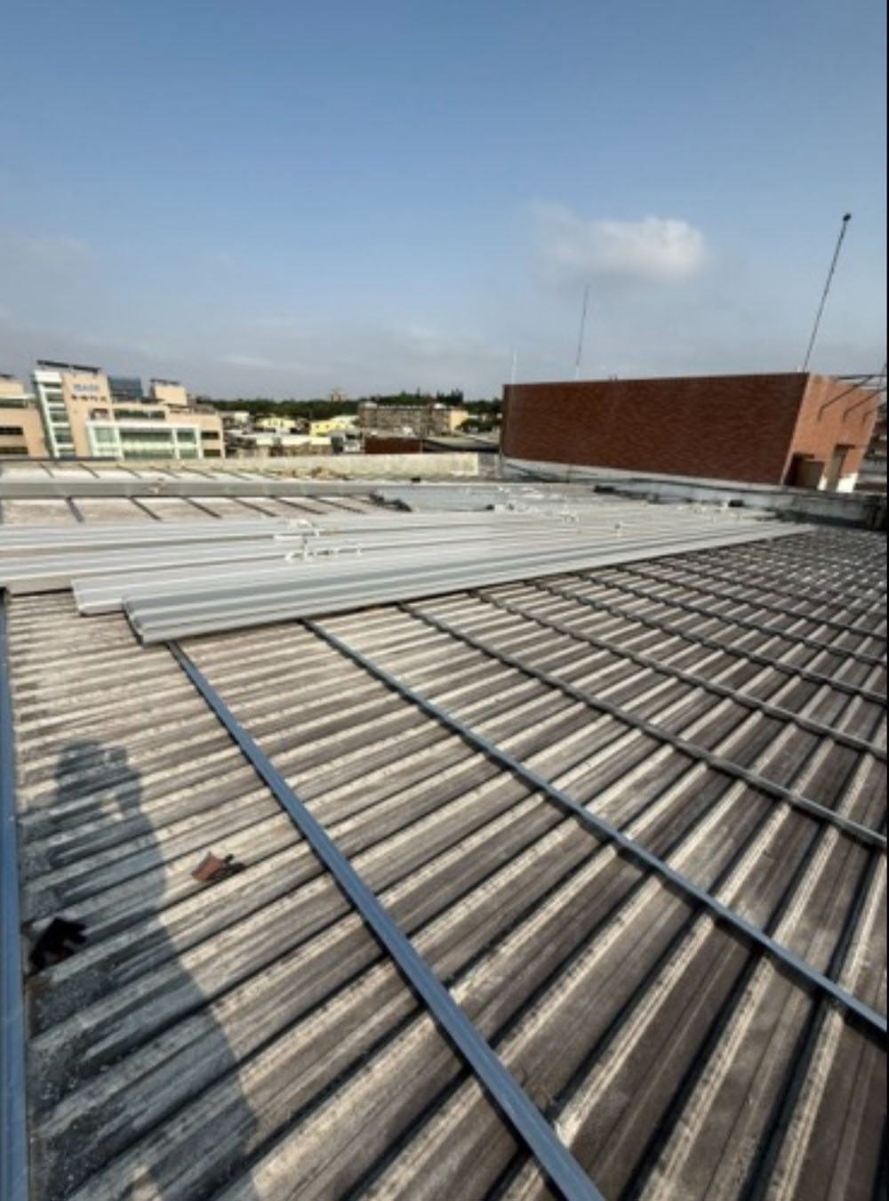 桃園太陽能烤漆浪板工程